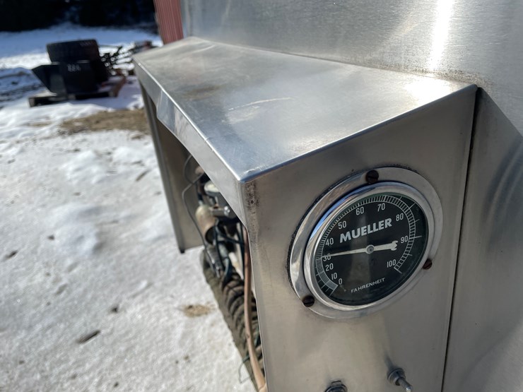 #305-•-600-gallon-mueller-stainless-steel-bulk-tank-image-10