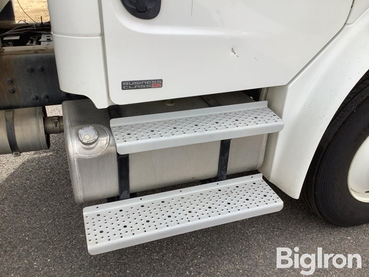 2003-freightliner-m2-106-image-12