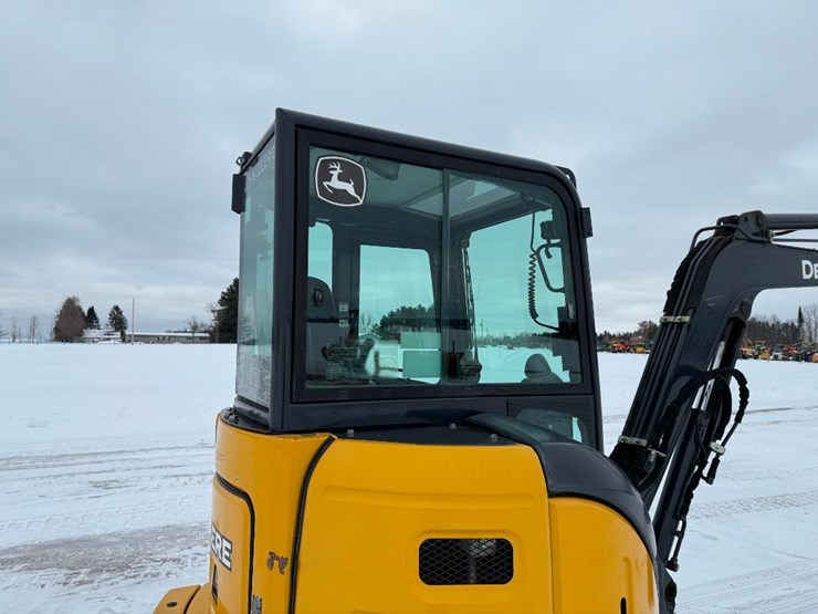 2018-deere-35g-image-19