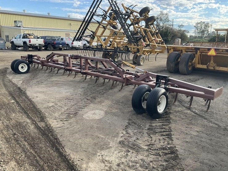 custom-33'-3-pt-fold-up-field-cultivator-image-15