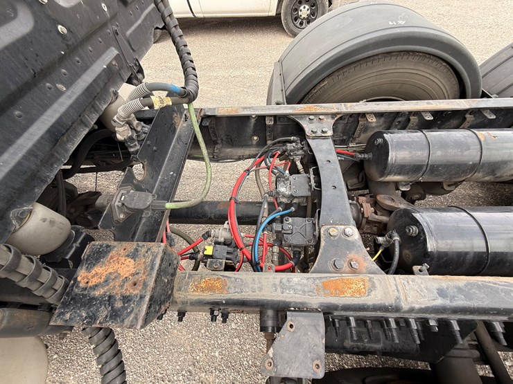 2022-western-star-49x-image-32