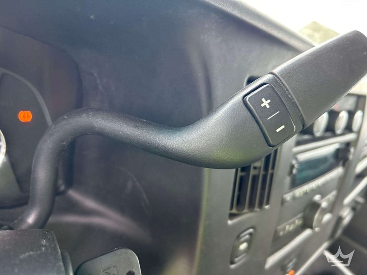 2017-chevrolet-express-3500-image-17