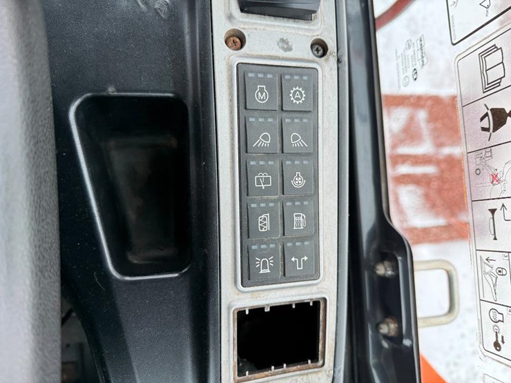 2018-doosan-dl250-5-image-57