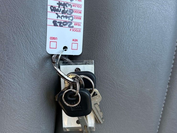 2023-chevrolet-express-2500-image-22