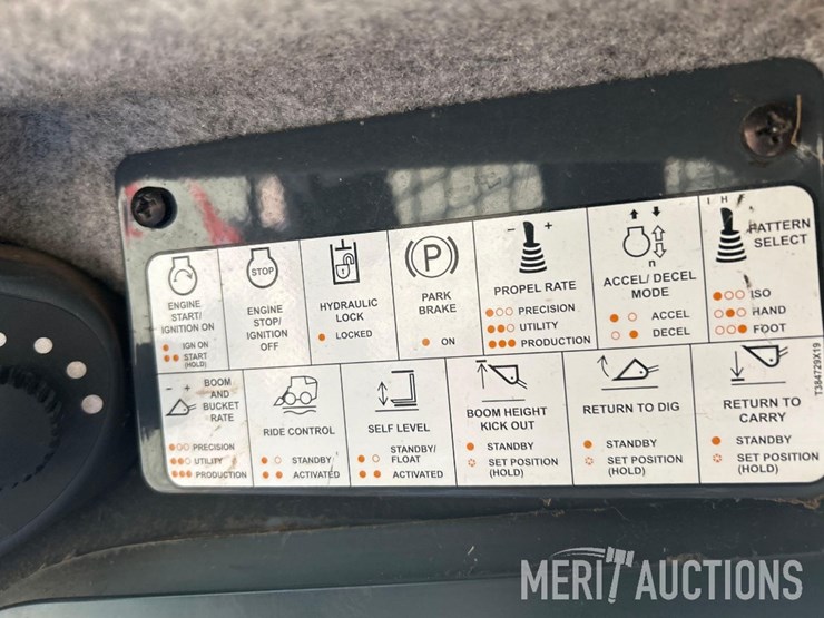 2018-deere-333g-image-49