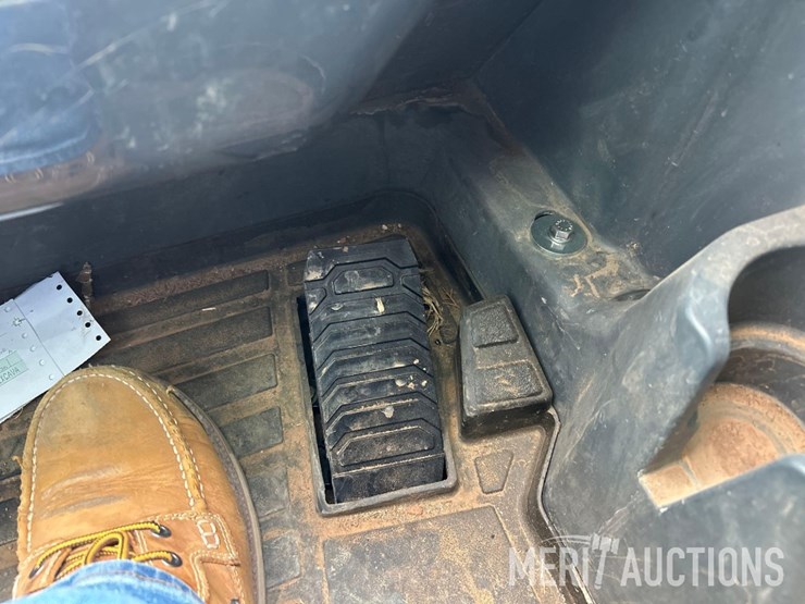 2018-deere-333g-image-44