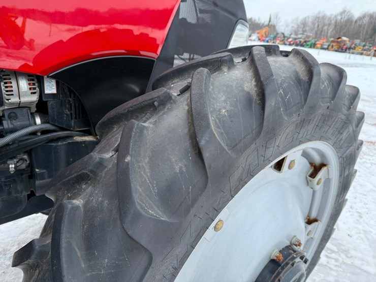 case-ih-farmall-140a-image-11