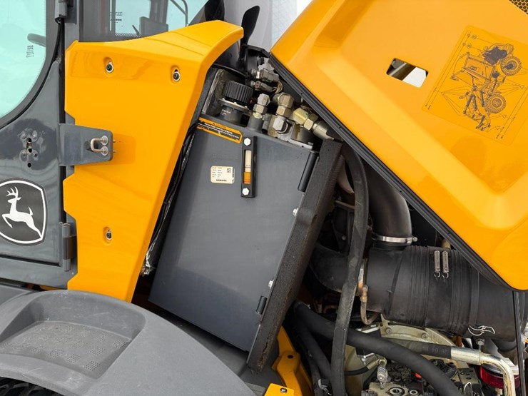 2019-deere-244l-image-33