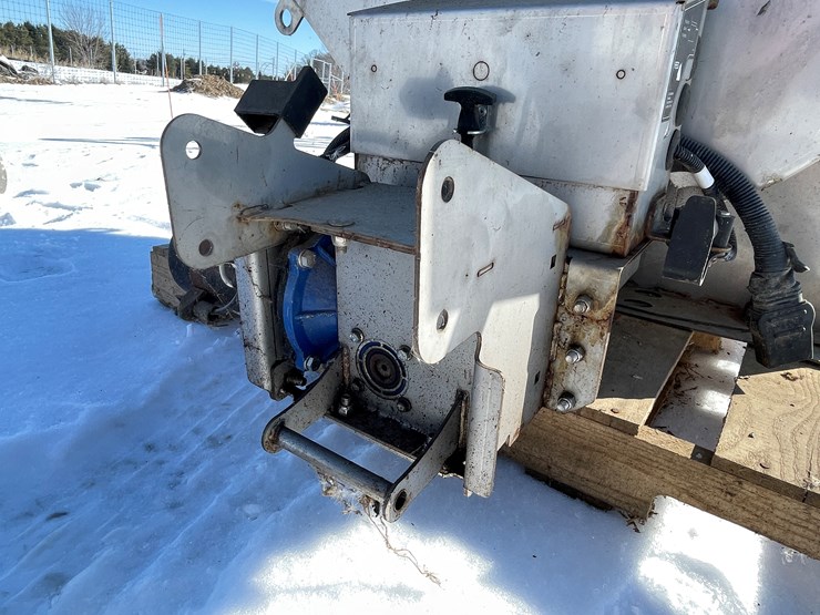 #4945-•-bobcat-mi-spreader-sp13-salter-attachment-image-8
