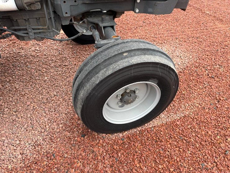 massey-ferguson-4707-image-11