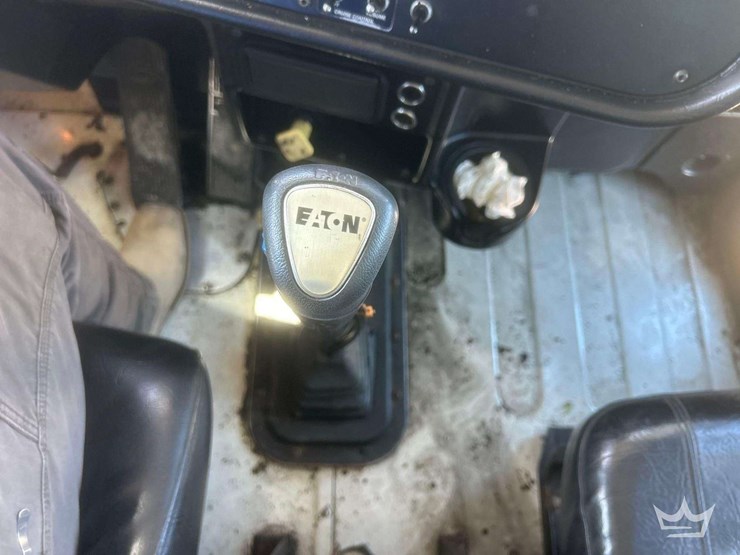 2005-peterbilt-357-image-12