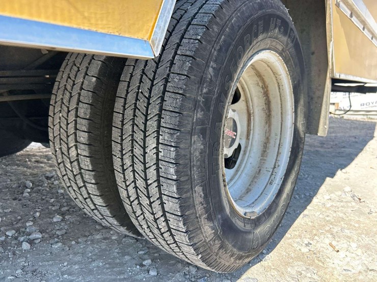 2006-gmc-3500-image-23