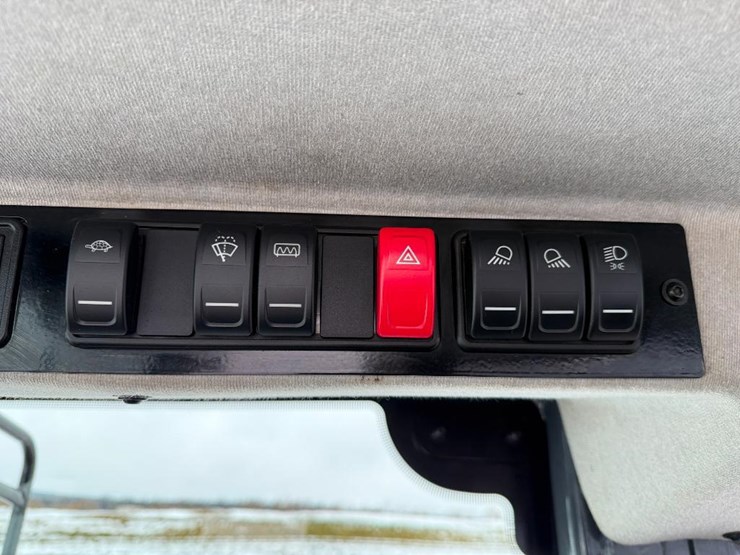 2019-deere-244l-image-63