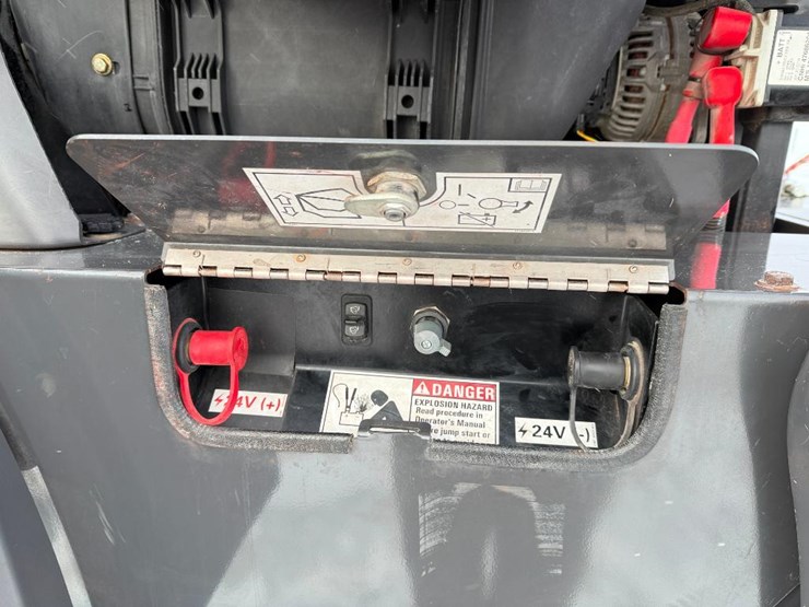 2019-case-621g-xt-image-47