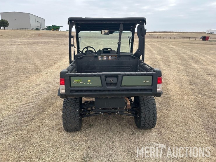 2022-john-deere-gator-image-4
