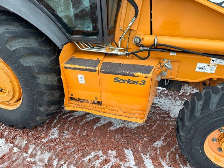 2011-case-570m-xt-image-19