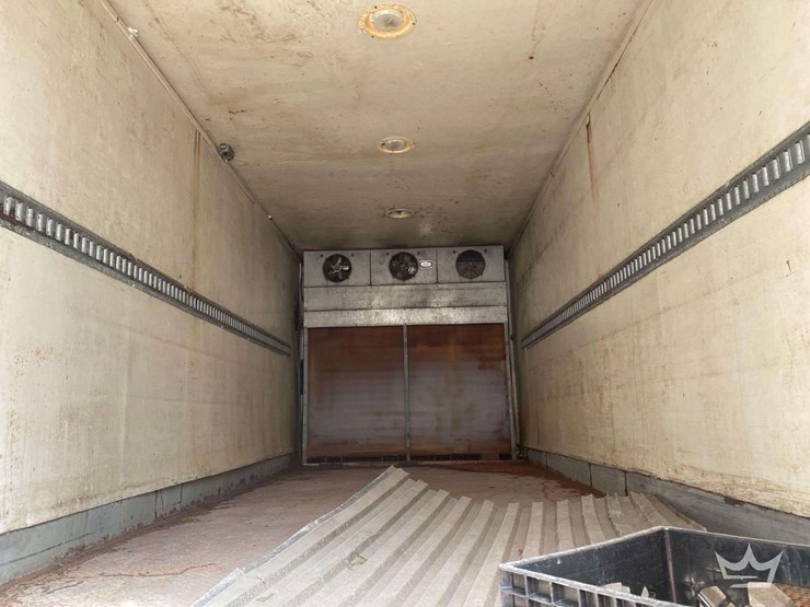 2005-freightliner-m2-106-image-16