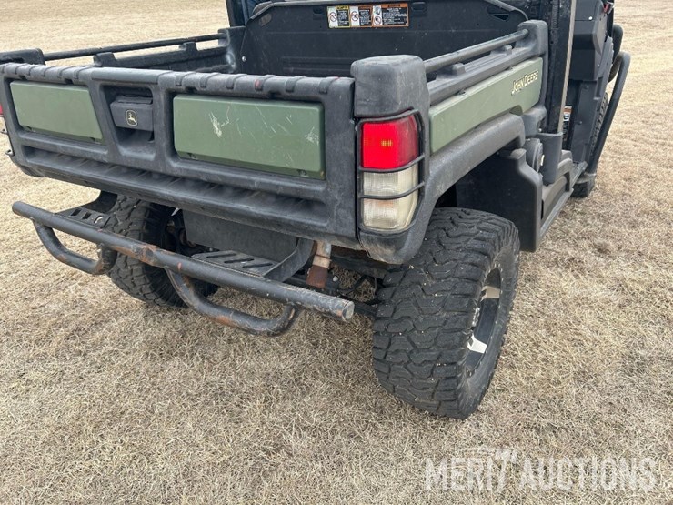 2021-john-deere-gator-image-22