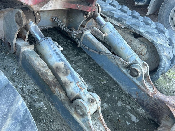 2015-takeuchi-tb1140-image-13