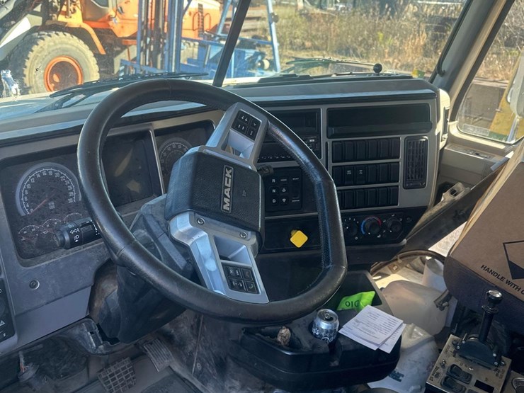 2019-mack-gr64f9-quad/a-dump-truck-image-24