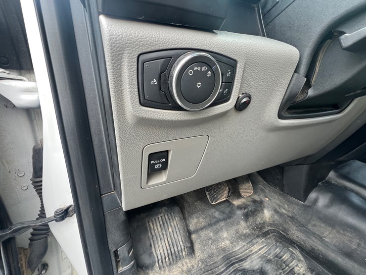 2017-ford-f150-xl-image-26