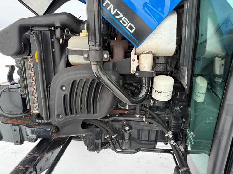 new-holland-tn75d-image-35