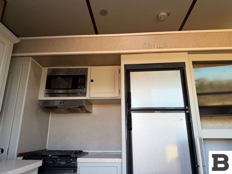 2018-keystone-sprinter-5th-wheel-trailer-image-39