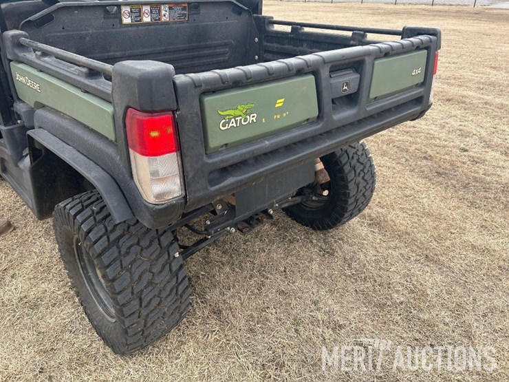 2022-john-deere-gator-image-18