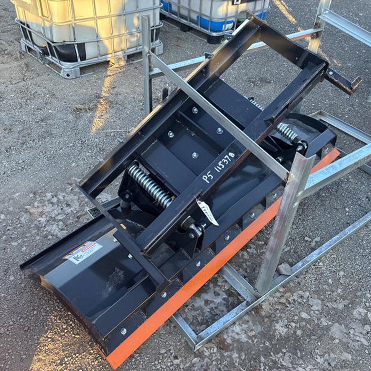 #115378 • SKIDSTEER MT FRT SNOW BLADE 84"