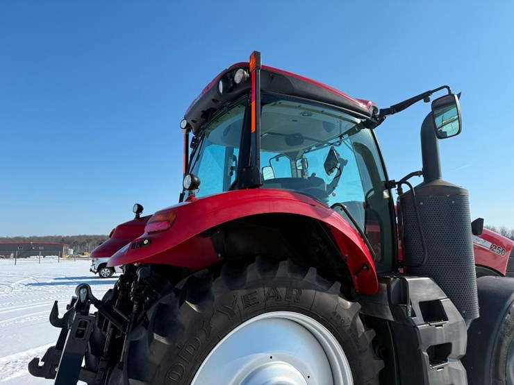 case-ih-magnum-250-image-23