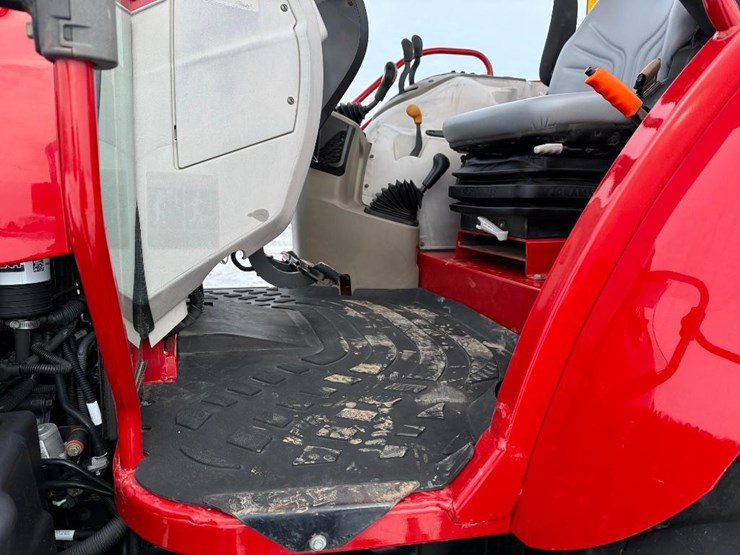 case-ih-farmall-140a-image-43