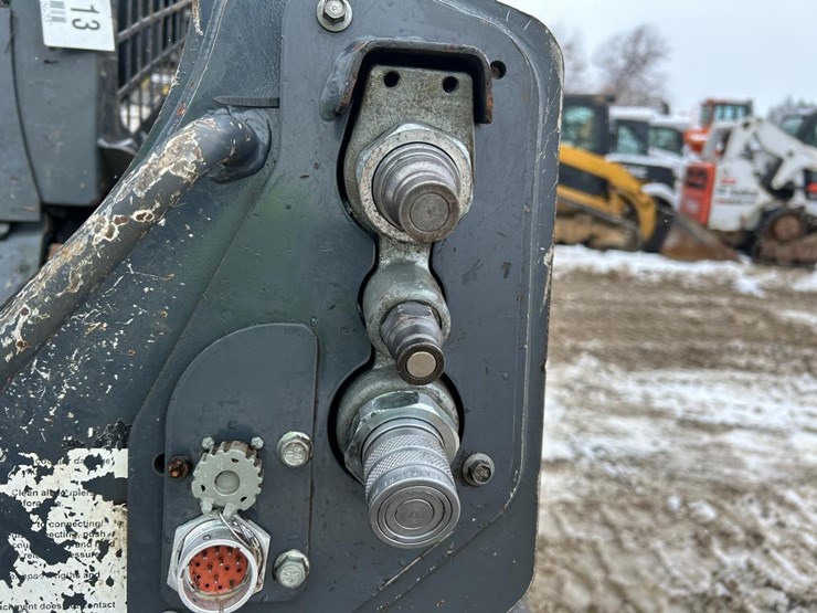 2021-deere-331g-image-11