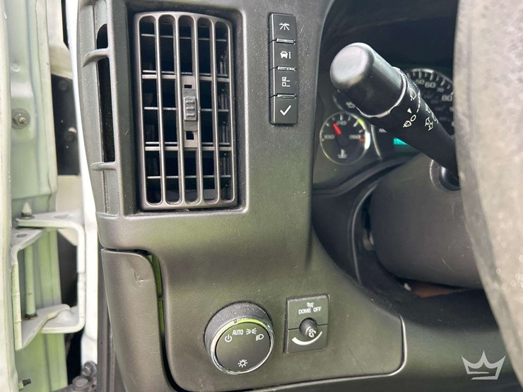 2017-chevrolet-express-3500-image-15