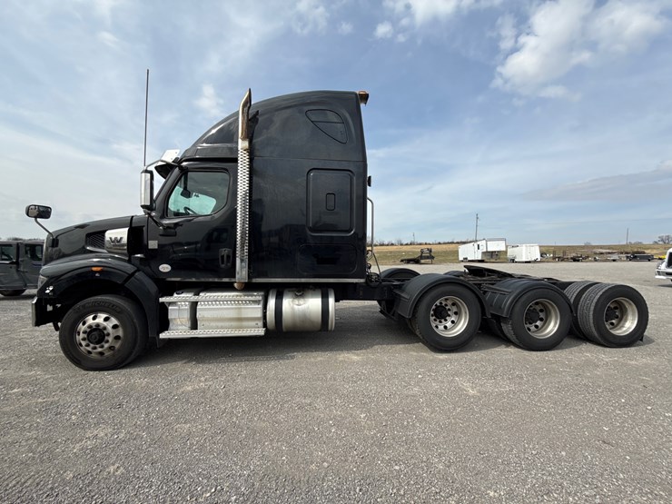 2022-western-star-49x-image-8