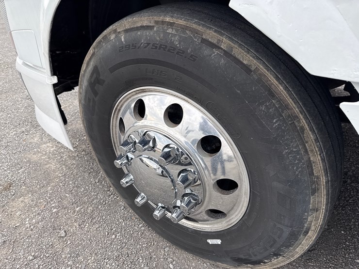 #30941-•-2010-volvo-vnl-tandem-axle-truck-tractor-image-15