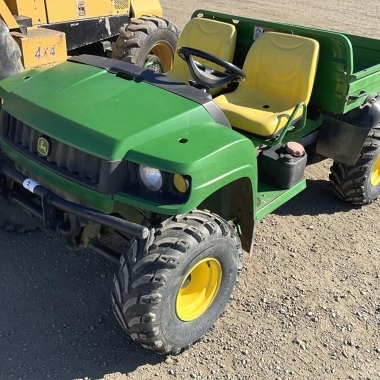 JOHN DEERE GATOR