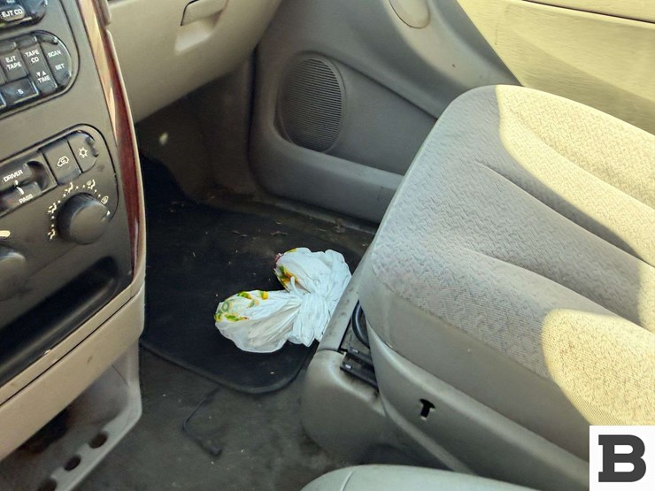 2001-dodge-grand-caravan-image-25