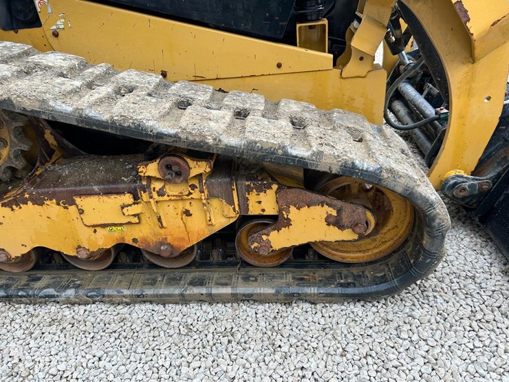 2015-caterpillar-259d-image-14