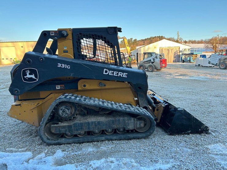 2022-deere-331g-image-5