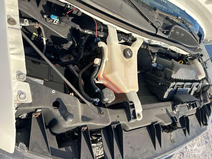 2023-chevrolet-express-2500-image-9