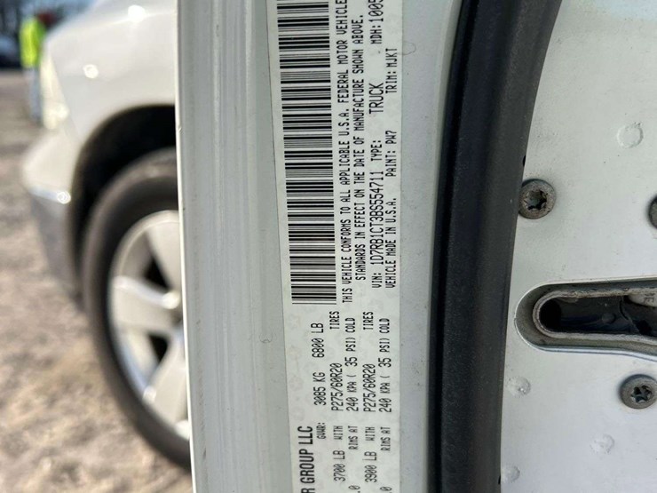 2011-dodge-ram-1500-image-5