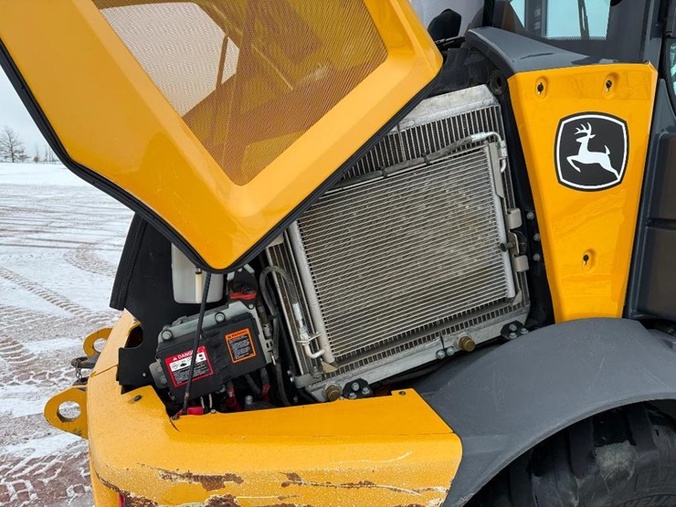 2019-deere-244l-image-35