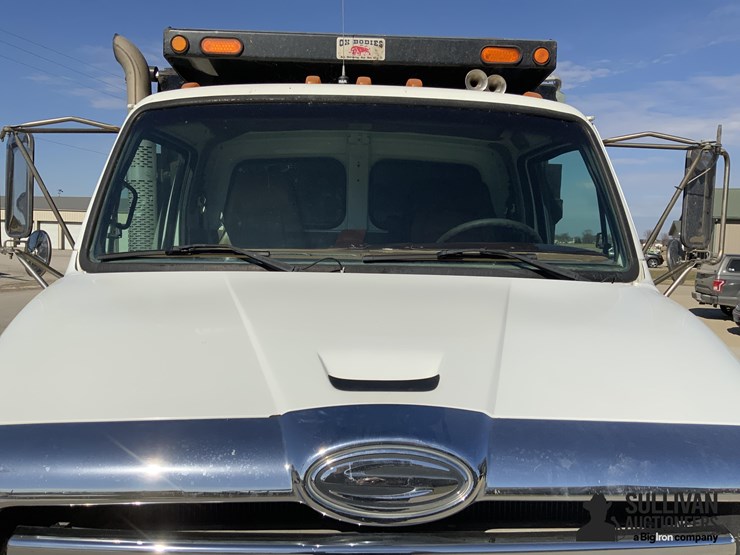 2009-sterling-l7500-image-17