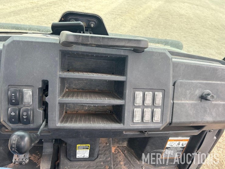 2021-john-deere-gator-image-48