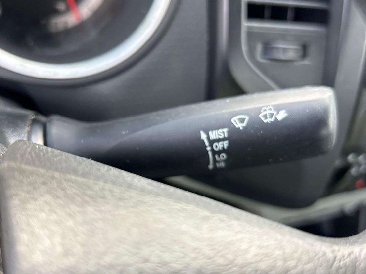 2015-toyota-tacoma-image-14