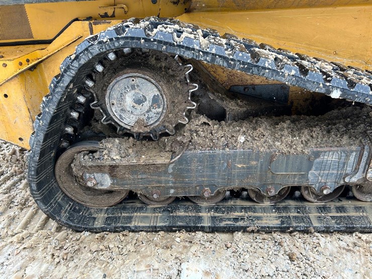 2021-deere-331g-image-13