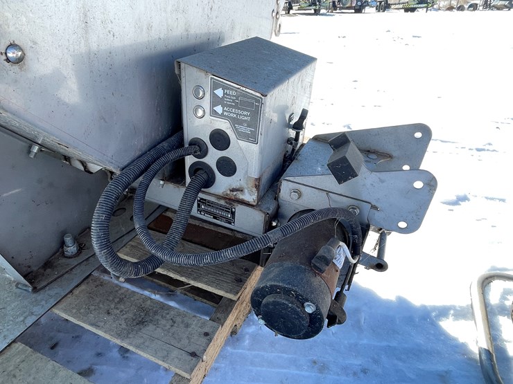 #4945-•-bobcat-mi-spreader-sp13-salter-attachment-image-12