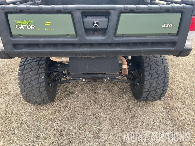 2022-john-deere-gator-image-21