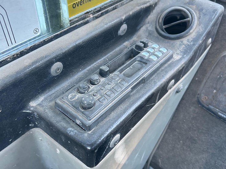 2015-takeuchi-tb1140-image-26