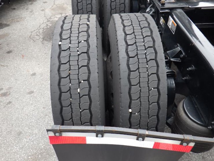 2024-kenworth-t680-image-12